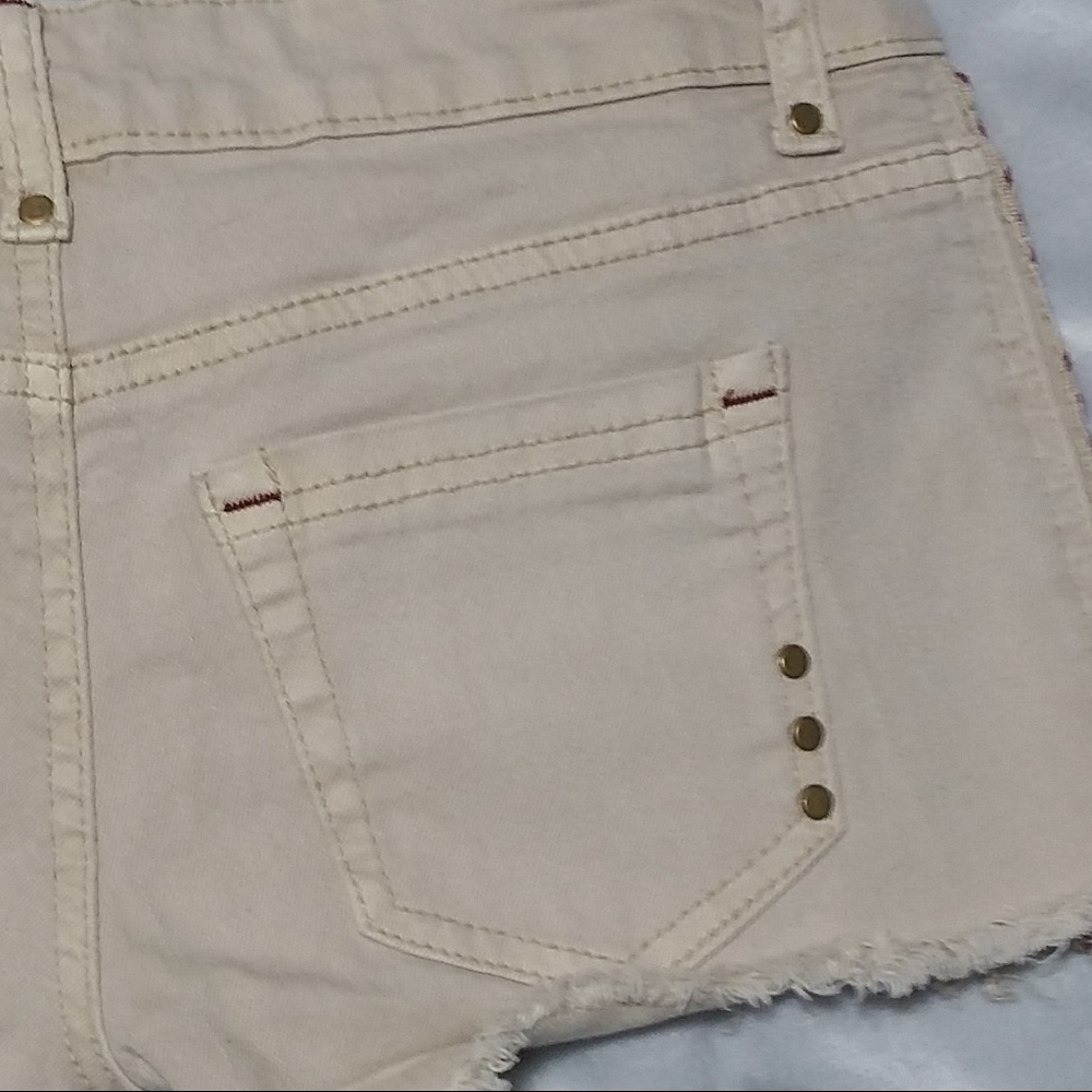 HIPPIE LAUNDRY  DISTRESSED TAN SHORTS - Picture 7 of 7